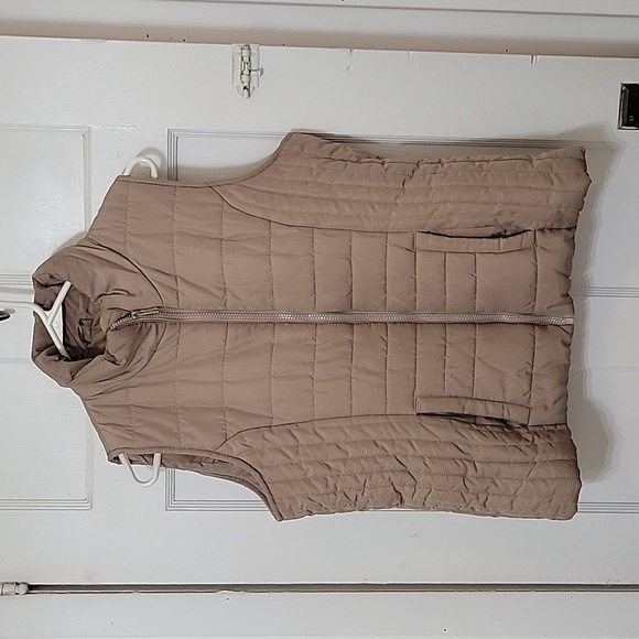 New York & Company Jackets & Blazers - NY&C Womens Puffer Vest Tan SZ Med Comfy, Smoothing, Attractive, Outdoors